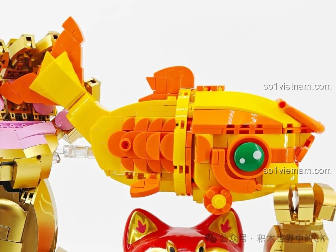 Thành phẩm bộ lắp ráp Mèo Chiêu Tài TOP TOY TC1830 nhìn từ góc nghiêng