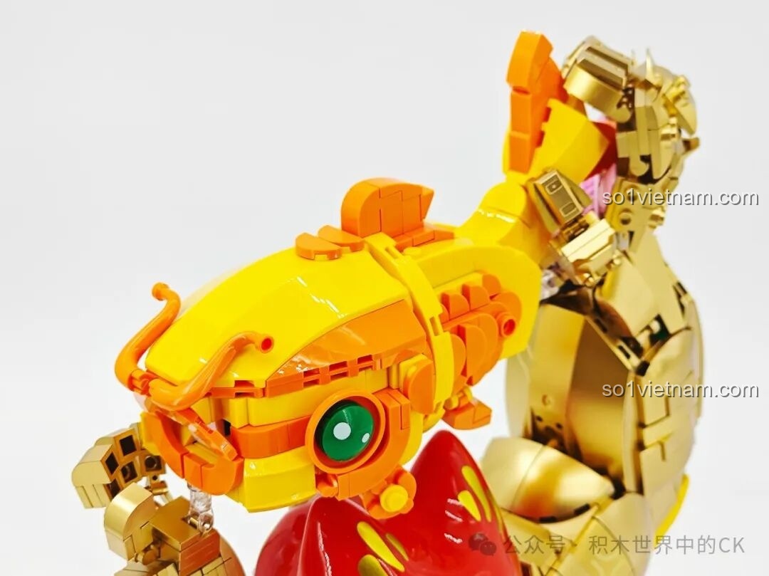 Thành phẩm bộ lắp ráp Mèo Chiêu Tài TOP TOY TC1830 với chú cá chép