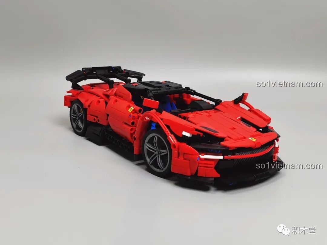 Thành phẩm mô hình Panlos Brick 673006 nhìn từ góc chéo phía trước bên trái.