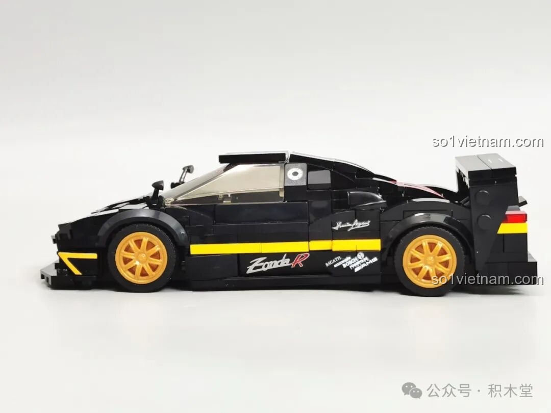 Mô hình Cỗ máy tốc độ Pagani Zonda R RASTAR nhìn từ bên hông, thể hiện tỷ lệ cân đối và các đường nét thiết kế sắc sảo.