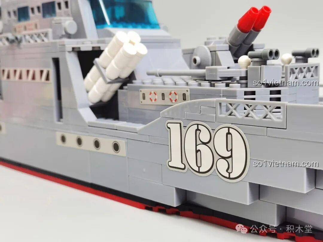 Mô hình tàu khu trục JIQILE 42046 nhìn từ phía sau