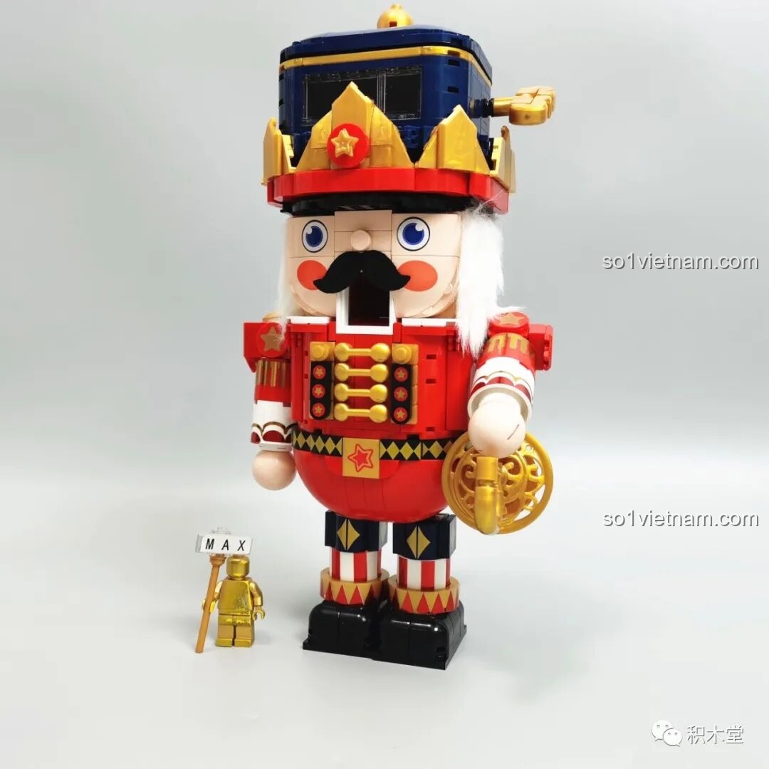 Mô hình Hoàng Tử Kẹp Hạt Dẻ JAKI JK8225 hoàn chỉnh, đứng vững chãi và đầy màu sắc.