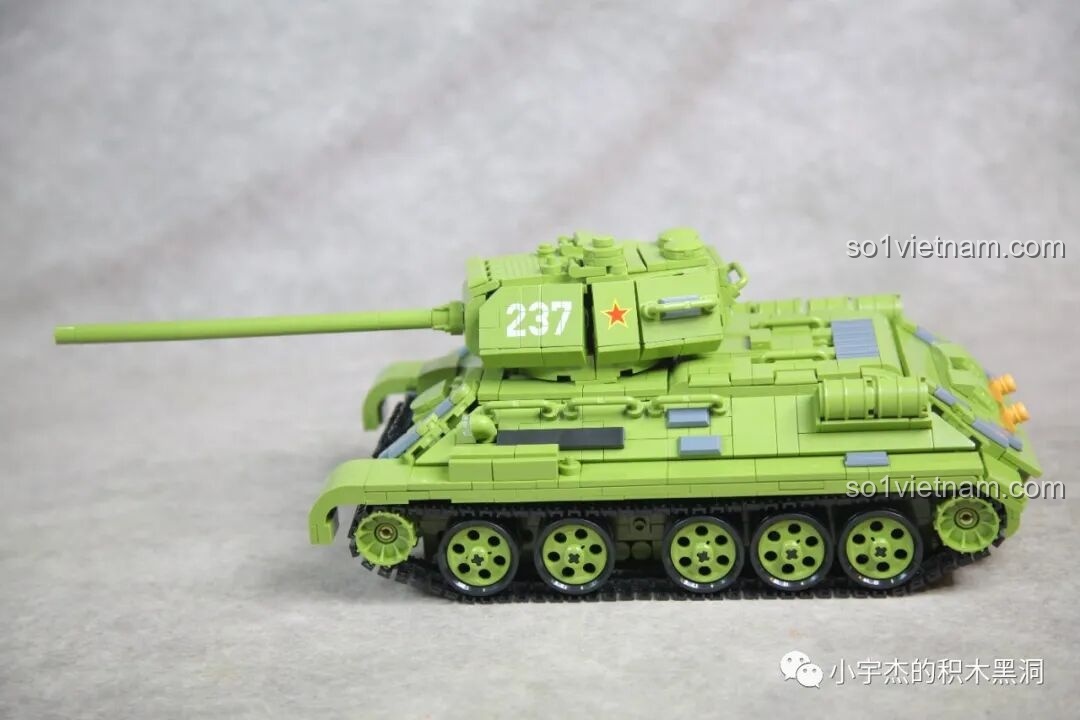 Tháp pháo của xe tăng T-34 Panlos 632012 có khả năng xoay 360 độ một cách mượt mà.