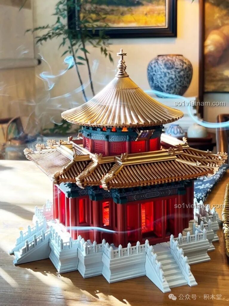 Mô hình Thiên Thu Đình hoàn thiện với ánh sáng lung linh, tái hiện kiến trúc cổ Trung Hoa tinh xảo.