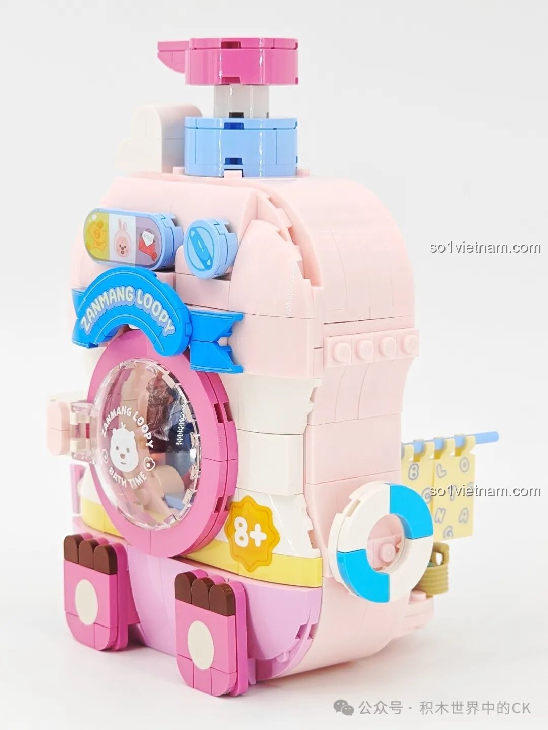 Góc nhìn khác của mặt sau mô hình TOP TOY Loopy TC2328, có cả chi tiết phao cứu sinh trang trí bên hông.