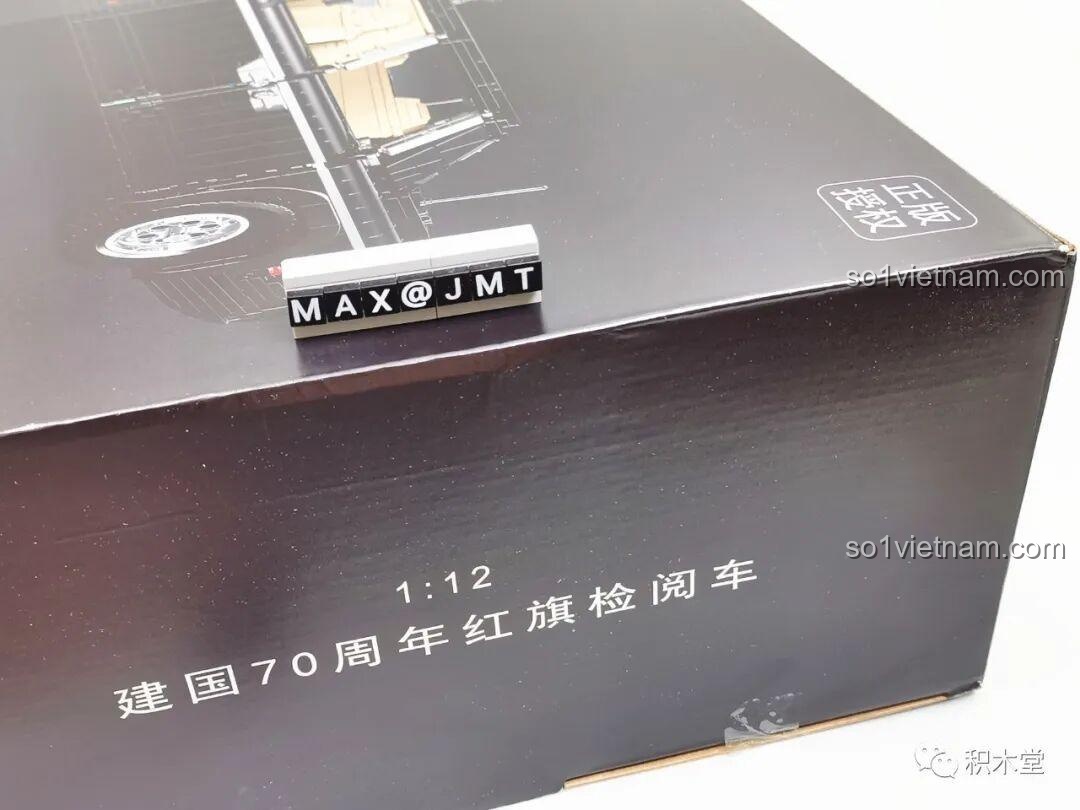 Thông tin tỉ lệ 1:12 và tên xe trên hộp bộ lắp ghép Zhimeng Tree T5043 Xe Lễ Tân Hồng Kỳ.