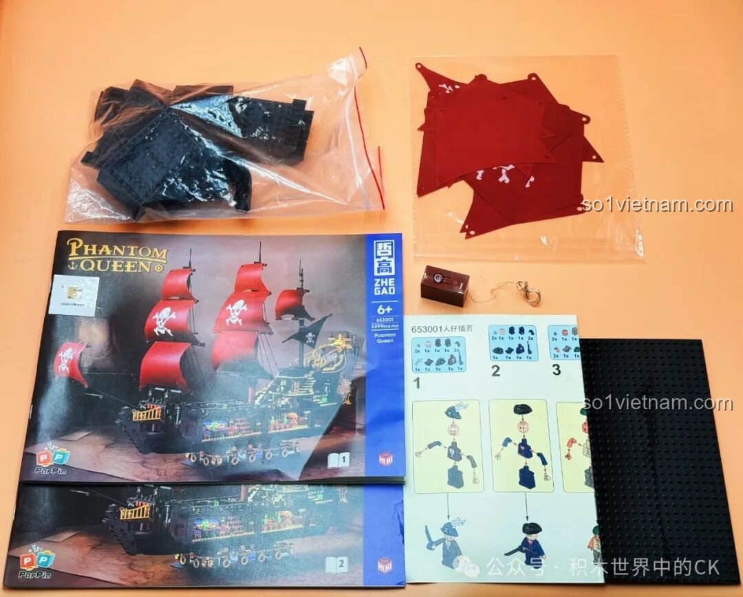 Các chi tiết bên trong hộp đồ chơi lắp ráp Thuyền Cướp Biển Phantom Queen ZHEGAO 653001