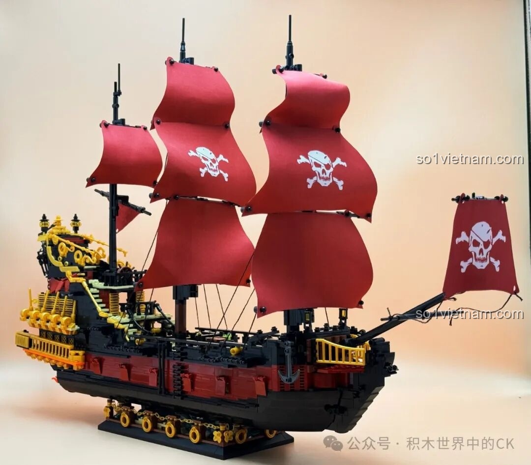 Mô hình Thuyền Cướp Biển Phantom Queen ZHEGAO 653001 nhìn từ phía trước và sau