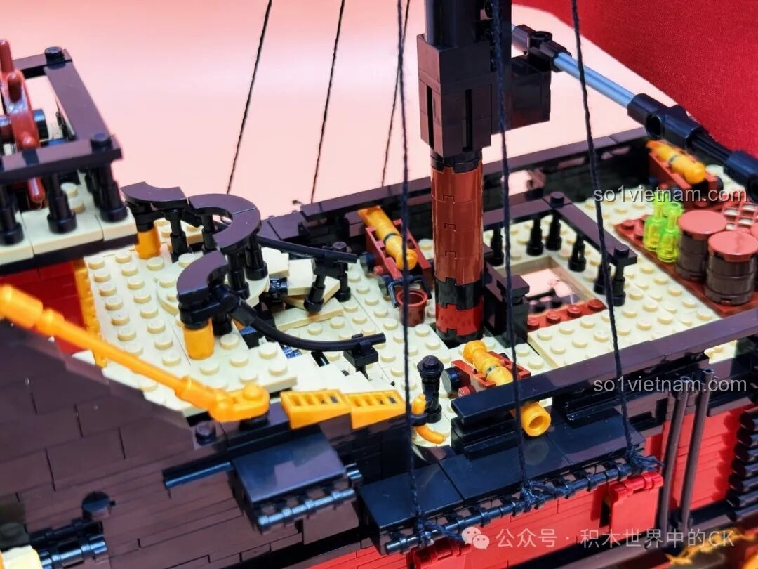Chi tiết các cấu trúc trên boong tàu của Thuyền Cướp Biển Phantom Queen ZHEGAO 653001