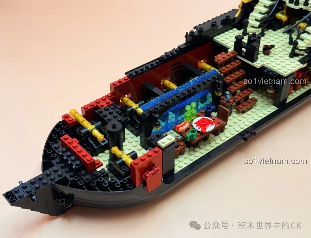 Chi tiết phần đuôi tàu của Thuyền Cướp Biển Phantom Queen ZHEGAO 653001