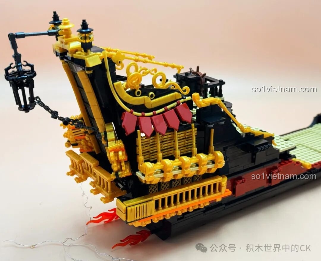 Lắp ráp phần đuôi tàu của Thuyền Cướp Biển Phantom Queen ZHEGAO 653001