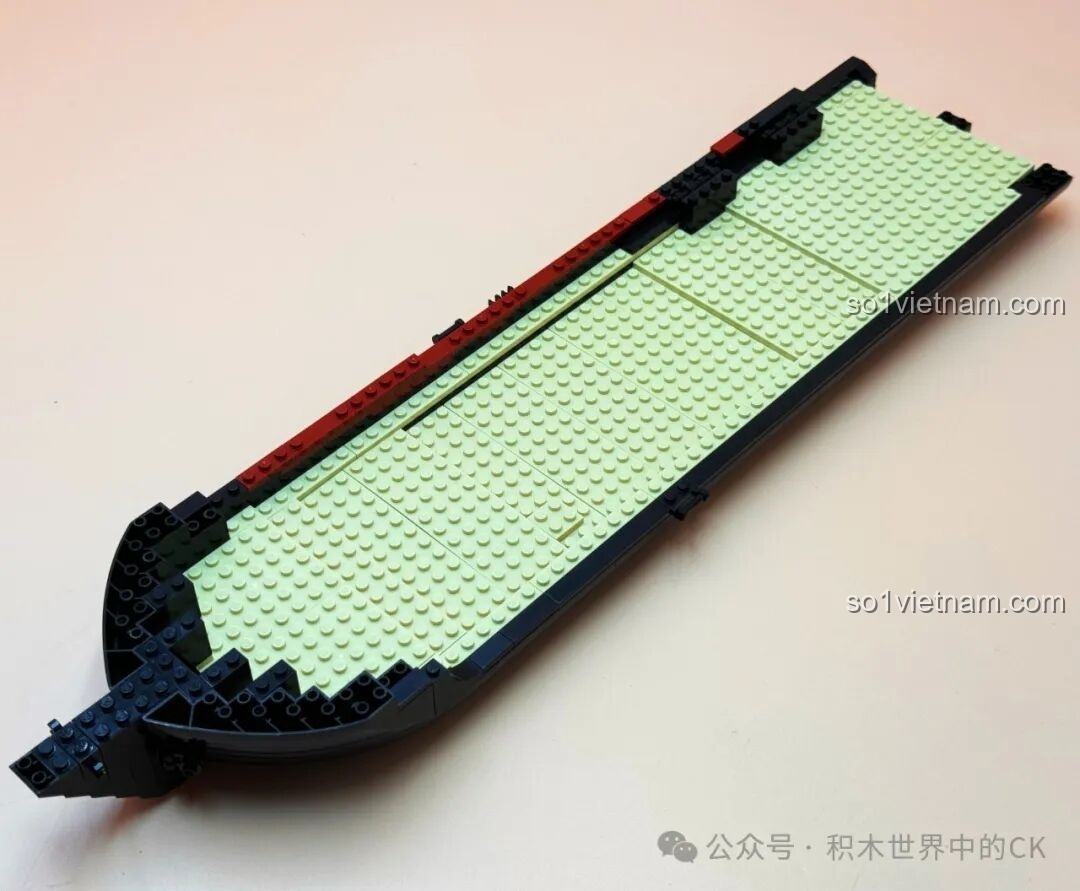 Bước đầu lắp ráp phần thân dưới của Thuyền Cướp Biển Phantom Queen ZHEGAO 653001