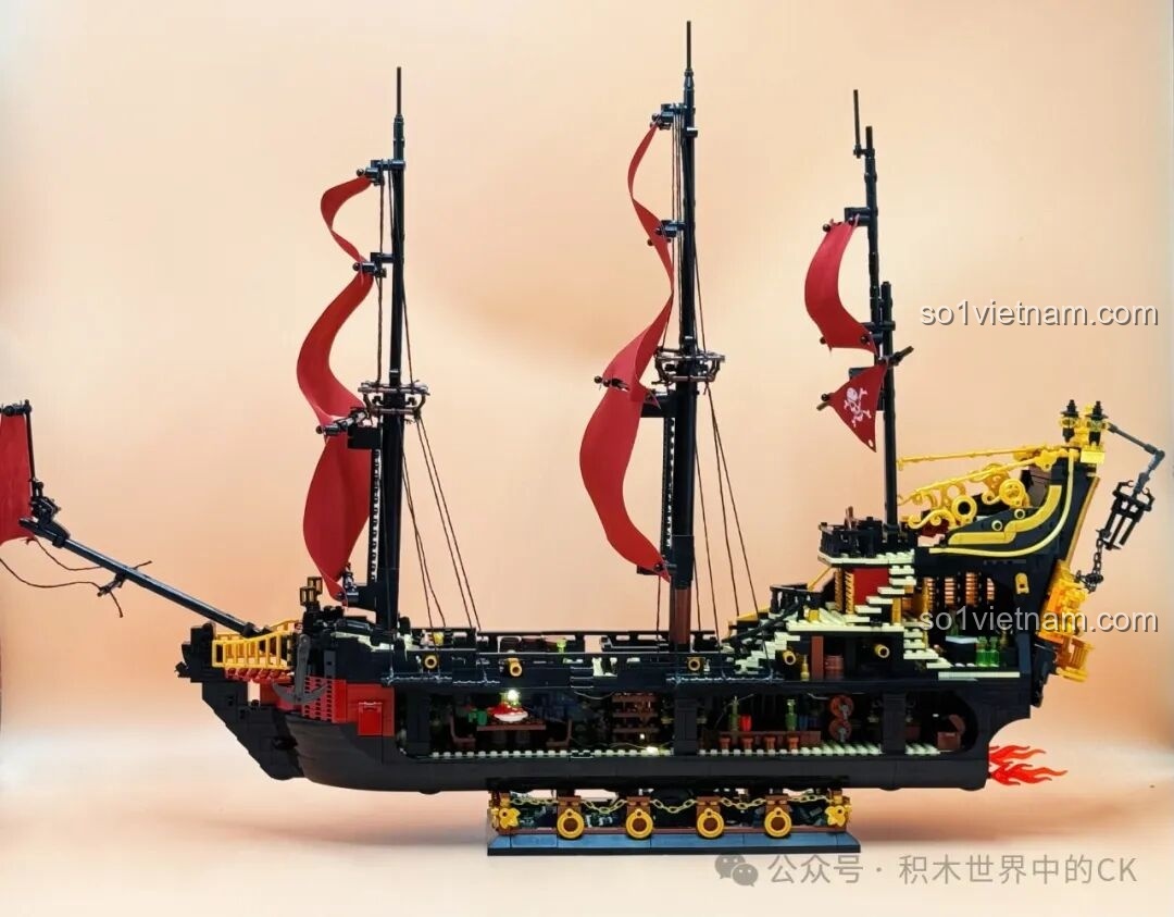 Mô hình mini cảnh biển với cá mập và cua đi kèm Thuyền Cướp Biển Phantom Queen ZHEGAO 653001