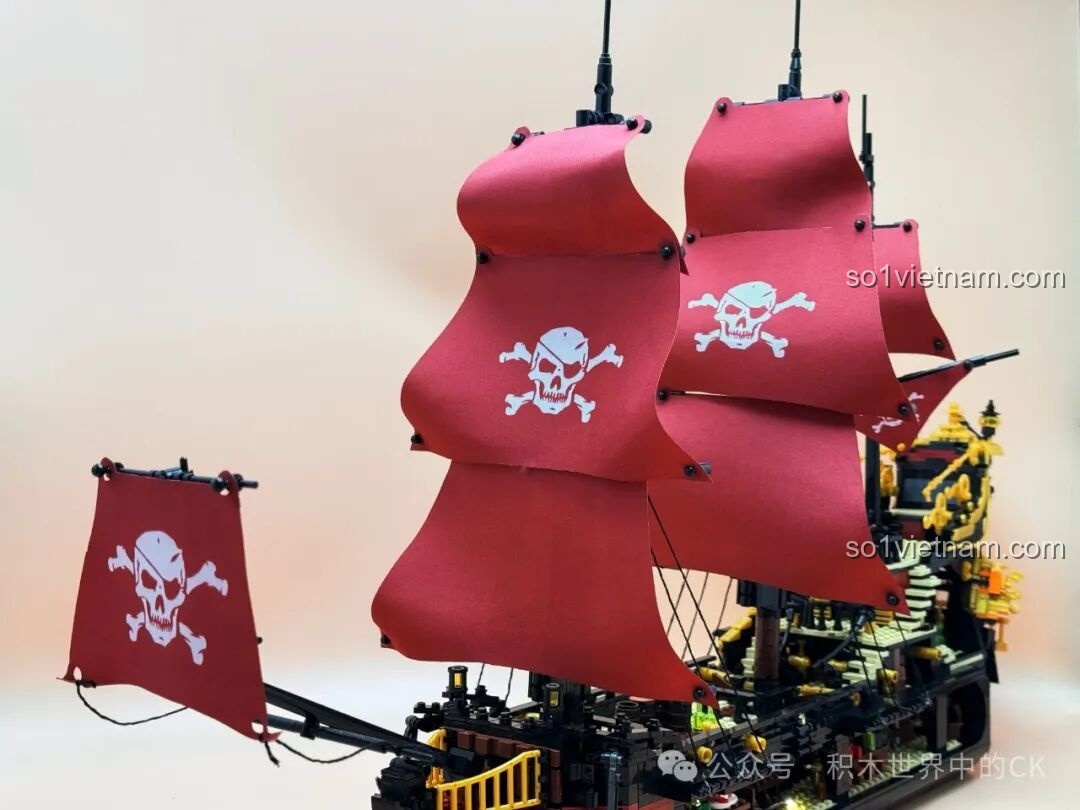 Chi tiết nội thất bên trong khoang thuyền của Thuyền Cướp Biển Phantom Queen ZHEGAO 653001