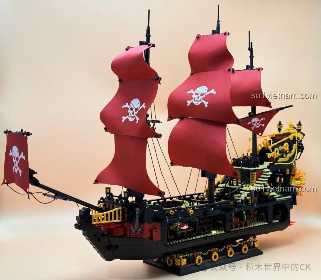 Chi tiết nội thất bên trong khoang thuyền của Thuyền Cướp Biển Phantom Queen ZHEGAO 653001