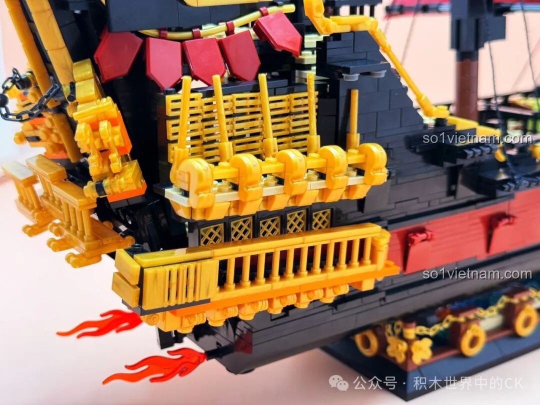 Chi tiết nội thất tầng 1 của Thuyền Cướp Biển Phantom Queen ZHEGAO 653001