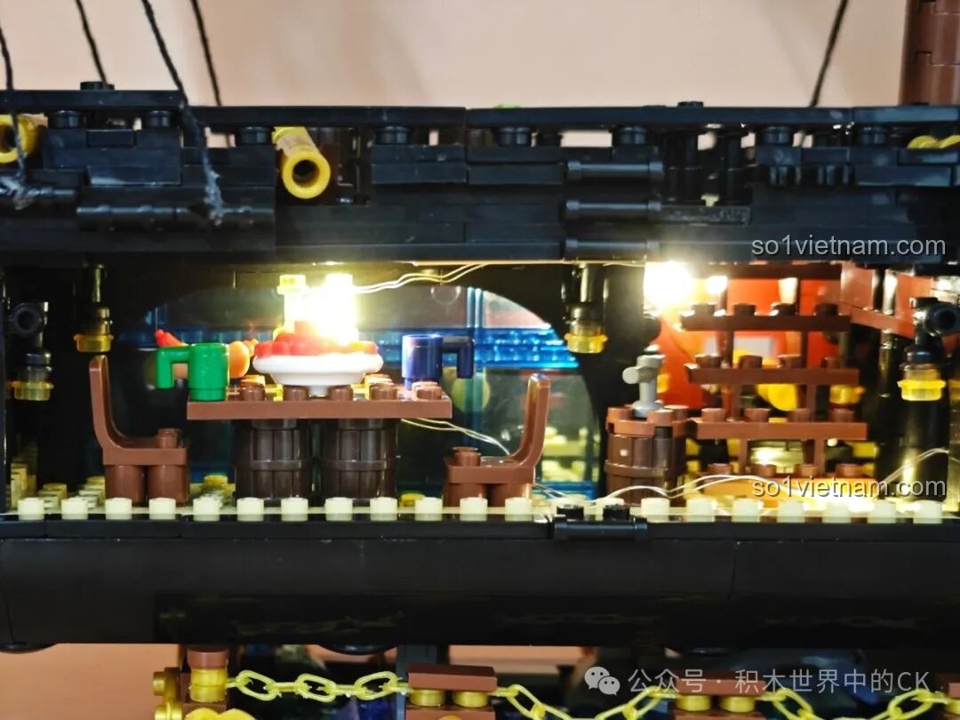 Mô hình Thuyền Cướp Biển Phantom Queen ZHEGAO 653001 với đèn LED bật sáng