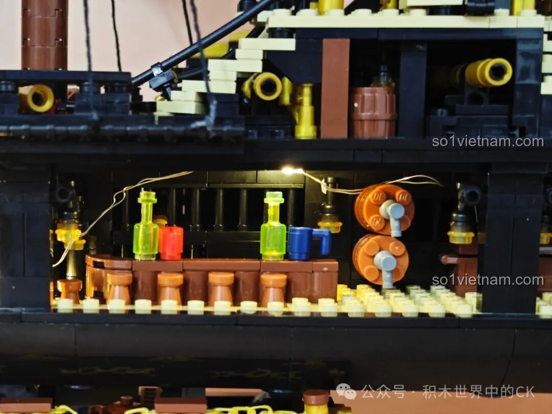 Mô hình Thuyền Cướp Biển Phantom Queen ZHEGAO 653001 với đèn LED bật sáng