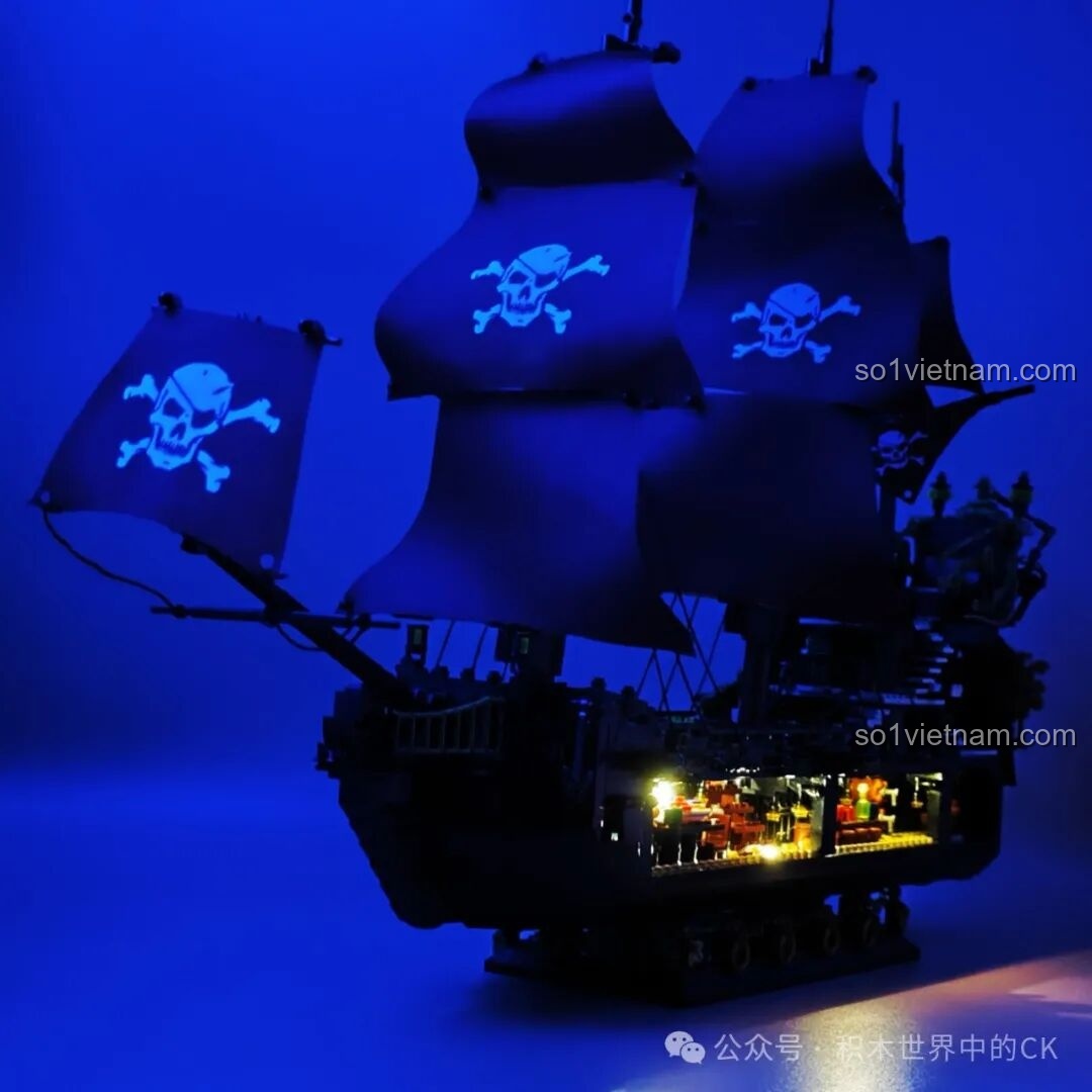 Mô hình Thuyền Cướp Biển Phantom Queen ZHEGAO 653001 với đèn LED bật sáng