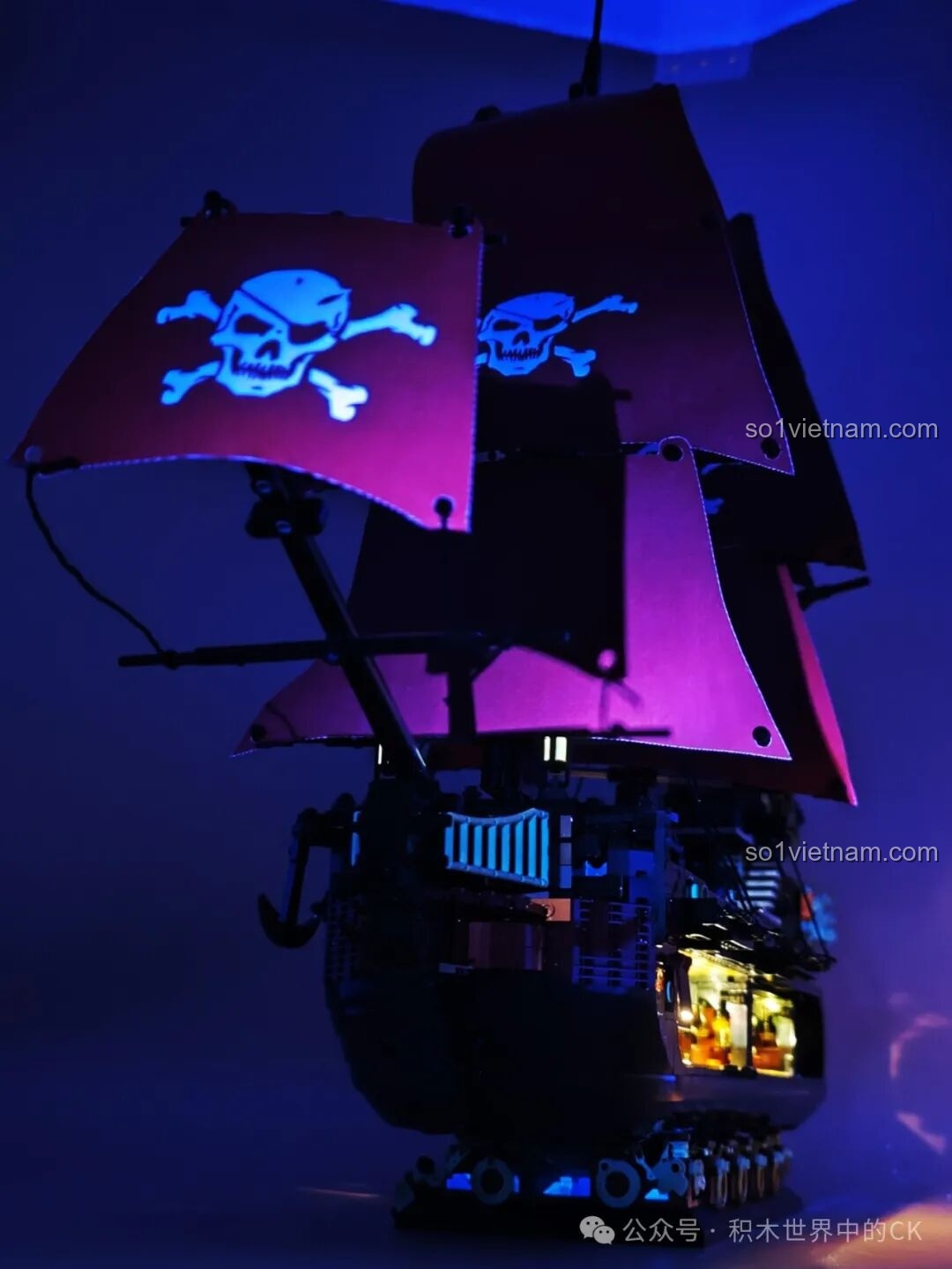 Mô hình Thuyền Cướp Biển Phantom Queen ZHEGAO 653001 với đèn LED bật sáng