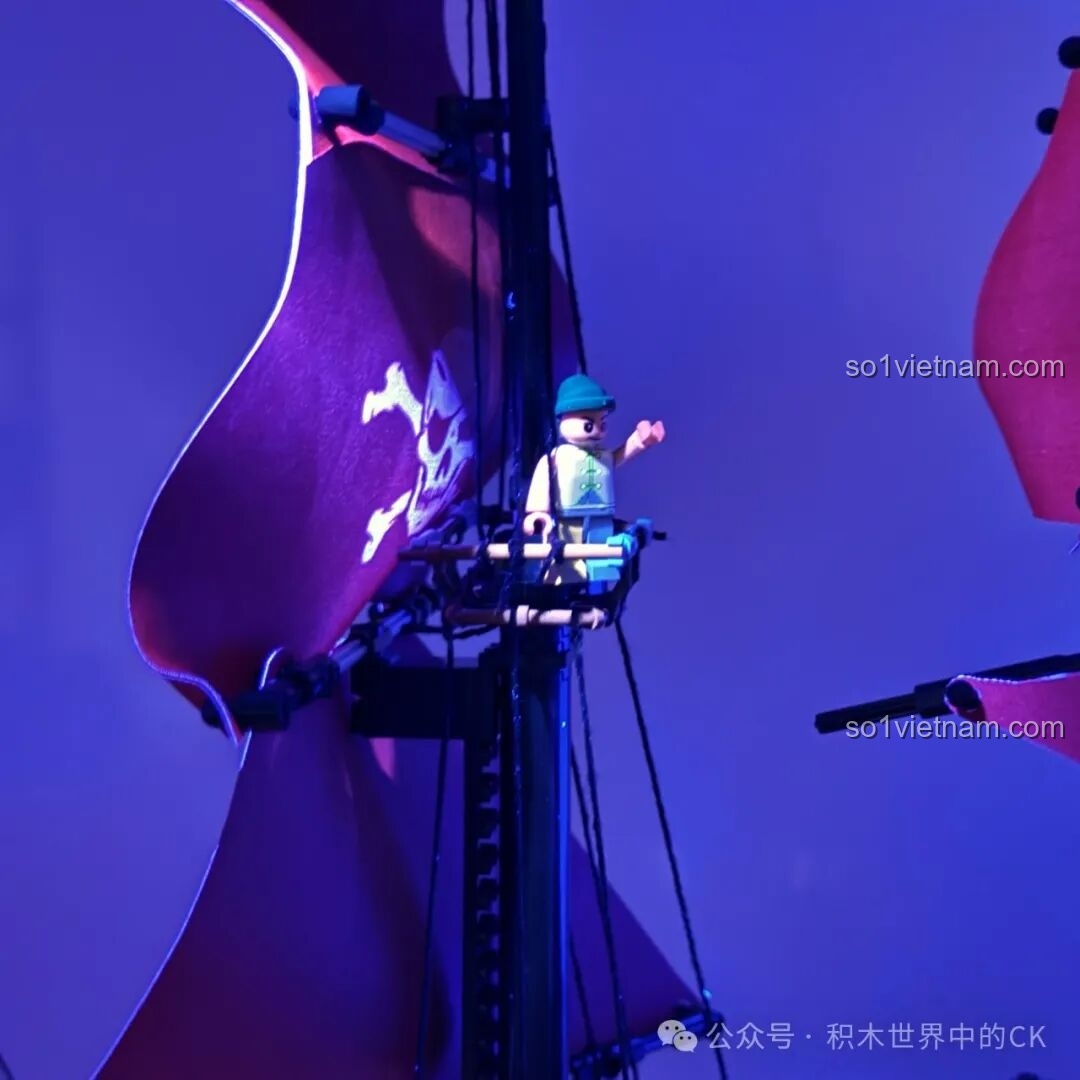 Mô hình Thuyền Cướp Biển Phantom Queen ZHEGAO 653001 với đèn LED bật sáng