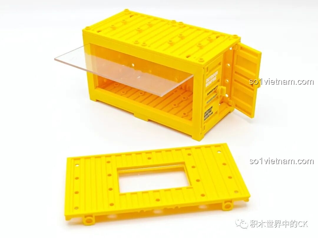 Container của bộ Sembo 714509 có thể tháo rời mặt bên và mở cửa sau, tăng tính tương tác khi chơi.