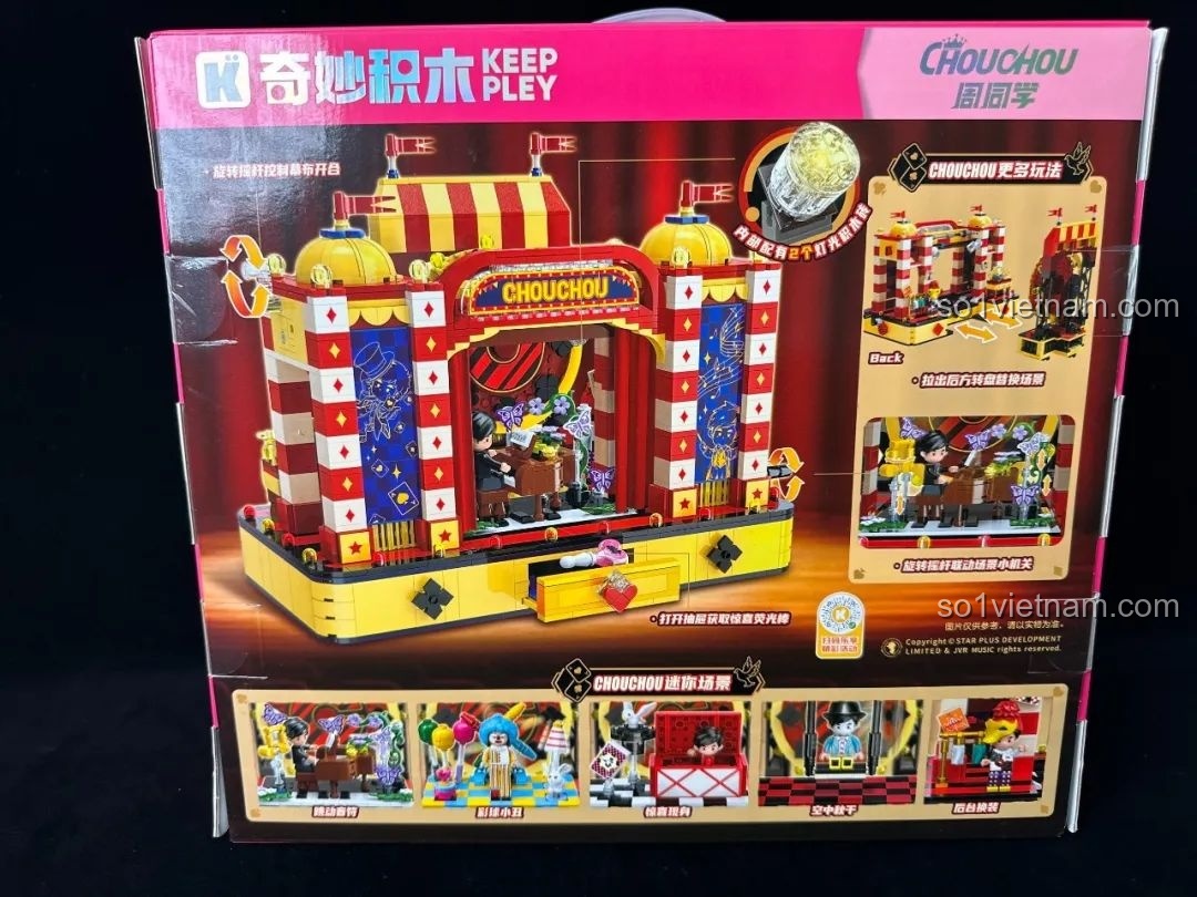 Mặt sau hộp Keeppley K21302 mô tả các tính năng tương tác của bộ lắp ráp như sân khấu xoay và các cảnh khác nhau.