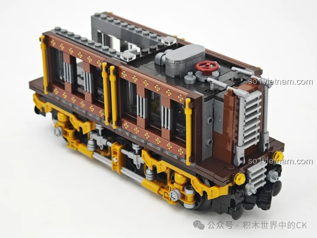 Toa chở than của mô hình ZHEGAO 958016 sau khi hoàn thiện, với màu nâu và các chi tiết trang trí cổ điển.