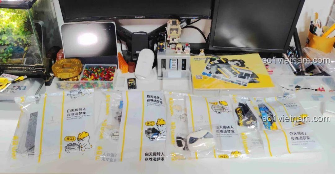 Toàn bộ các túi chi tiết, sách hướng dẫn và các bộ phận đặc biệt của bộ lắp ghép Chiến Binh Gấu Trúc Cơ Giáp.