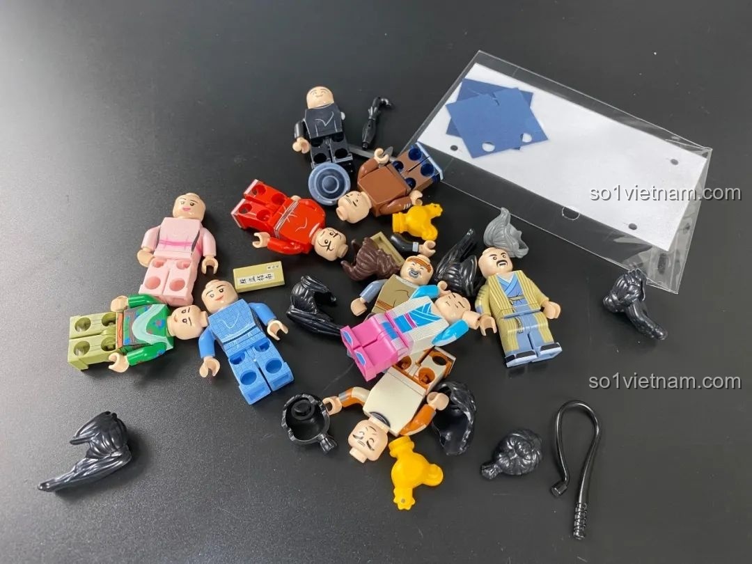 Toàn bộ 10 minifigures và các phụ kiện đi kèm của bộ lắp ghép Khách Điếm Đồng Phúc - Sân Sau.