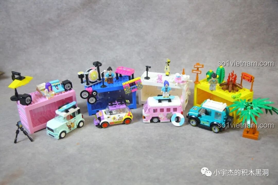 Toàn cảnh bộ sưu tập Sembo Famous Car World sau khi lắp ráp hoàn chỉnh, bao gồm 4 xe, 4 container và tất cả phụ kiện.