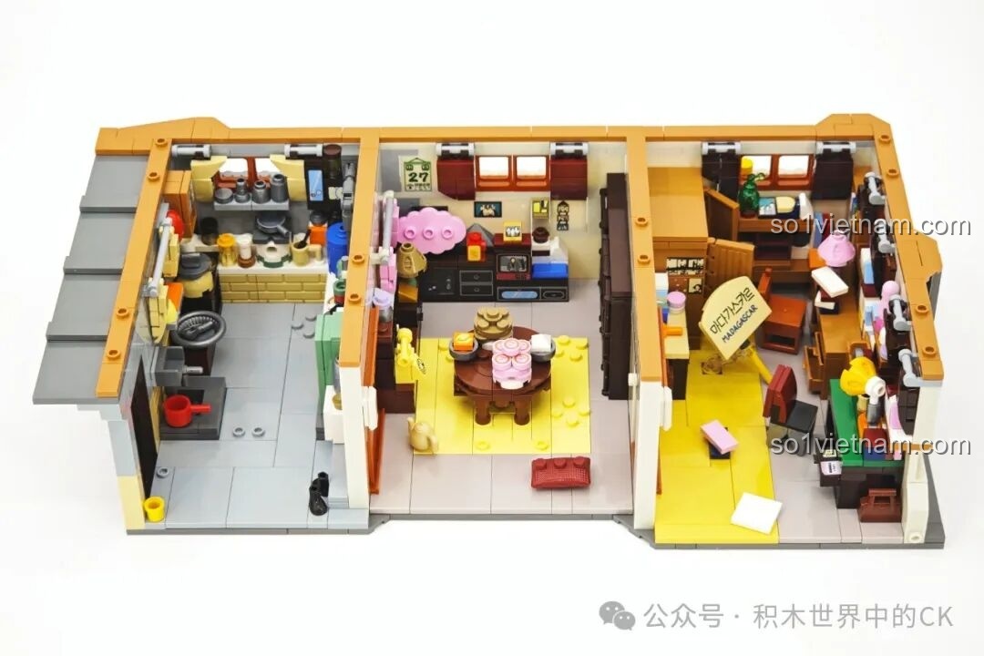 Ảnh chụp toàn cảnh mô hình nhà Deok-sun từ phía trước, cho thấy rõ ba khu vực chính: bếp, phòng khách và phòng ngủ.