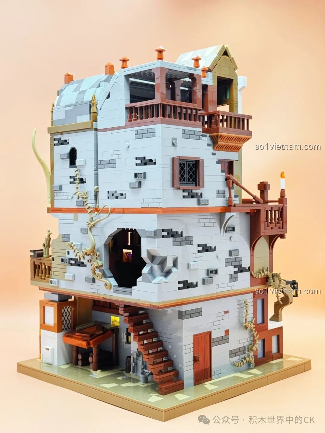 Toàn cảnh mô hình JIESTAR 57016 Thư viện Châu Âu Thời Trung Cổ, nổi bật với các tầng và ban công.