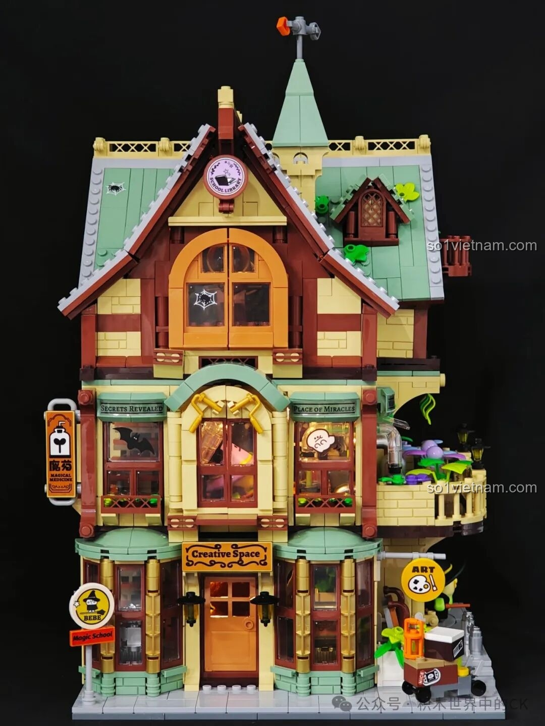 Nội thất bên trong Học viện Phép thuật BEBE Vẹt Con 3in1 hoàn chỉnh, hiển thị các tầng và chi tiết trang trí.