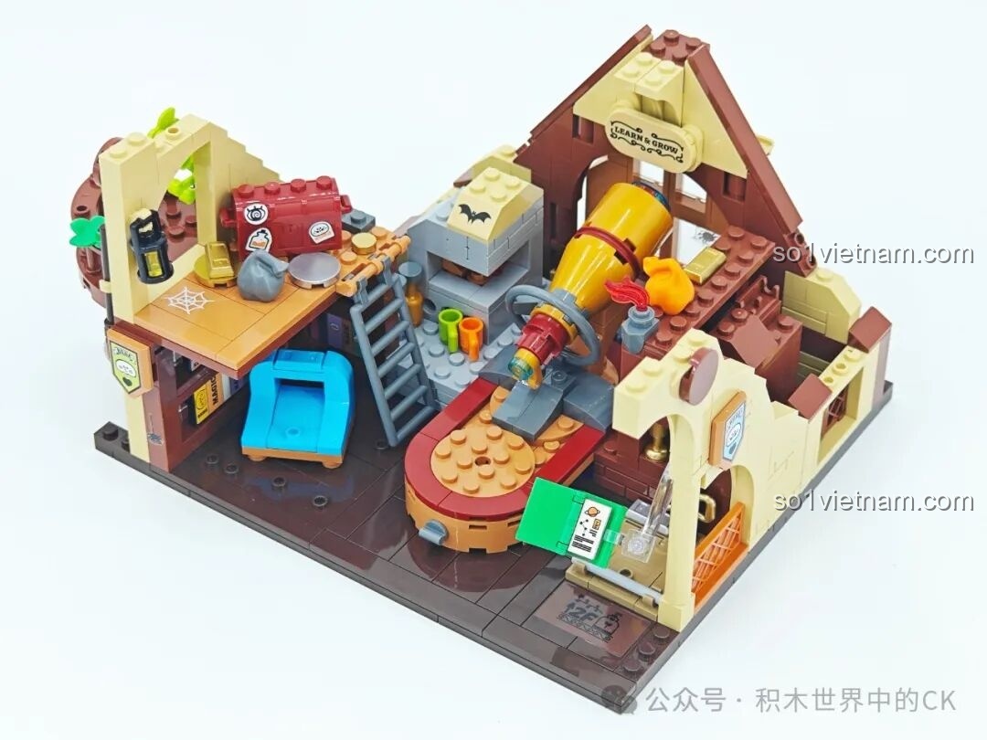 Minifigure Vẹt con phù thủy BEBE với mũ đen và người bạn lông xù đáng yêu từ bộ lắp ghép Học viện Phép thuật BEBE Vẹt Con TC2039.