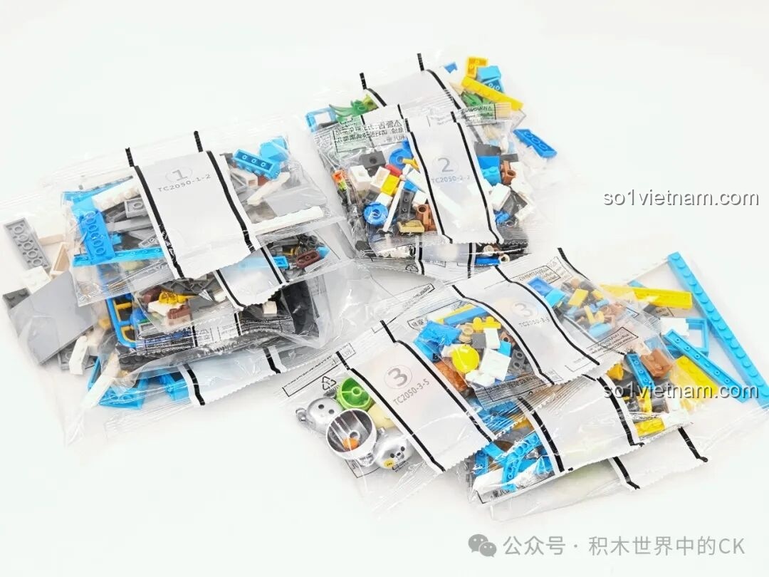 Chi tiết bàn làm việc trong bộ Xưởng thủ công TOP TOY BEBE City Corner TC2050