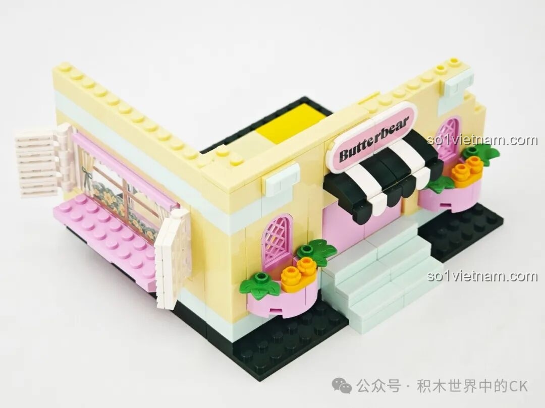 Quá trình lắp ráp bộ Ngôi nhà Bơ Gấu TOP TOY TC2058, phần móng và tường nhà.