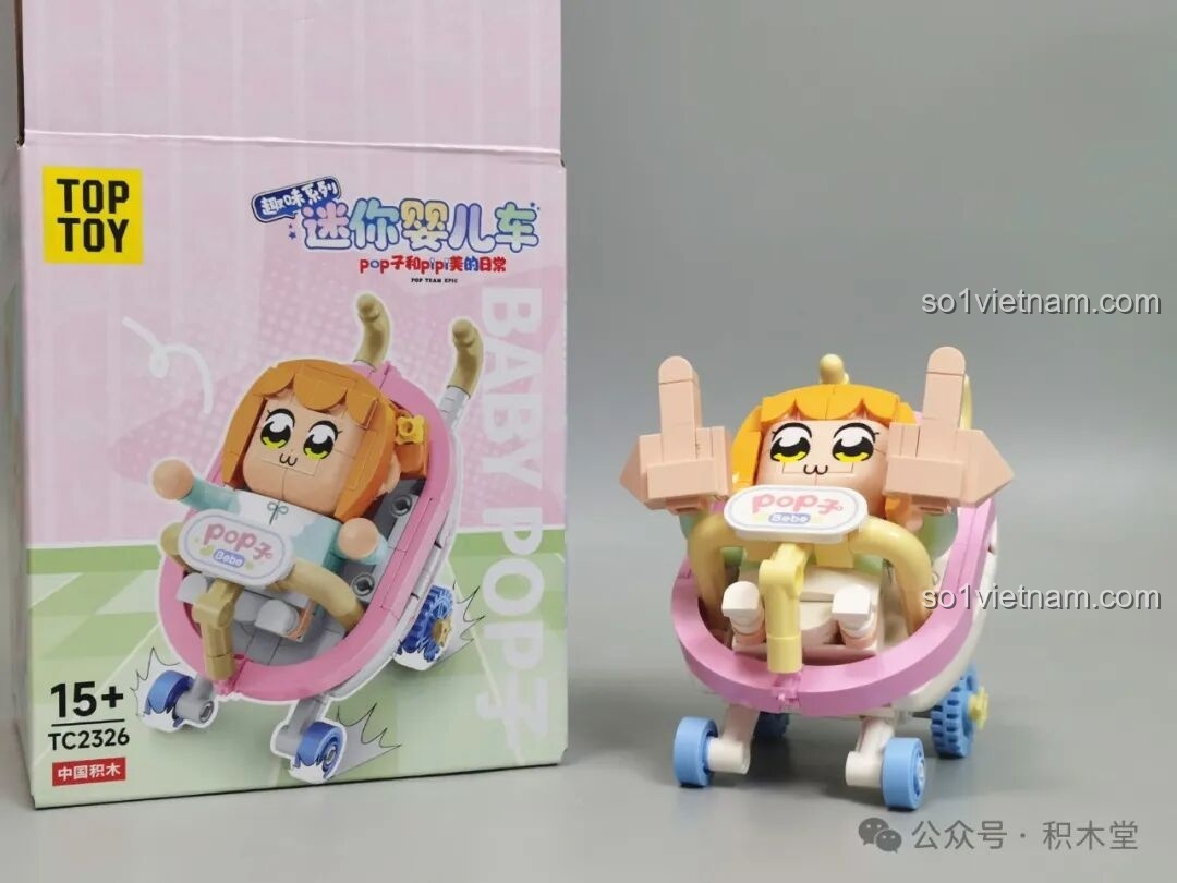 Mô hình xe đẩy em bé Pop子 TOP TOY đã hoàn thiện, với nhân vật Pop子 bên trong.