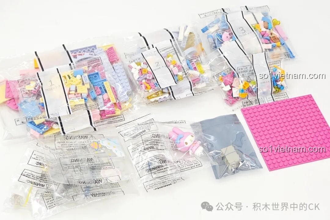 Chi tiết mô hình TOP TOY Sanrio Characters khi bật đèn