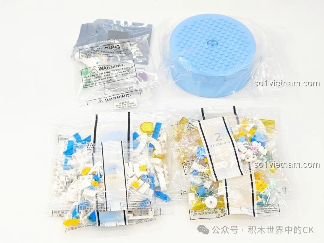 Các túi mảnh ghép bên trong hộp bộ lắp ráp TOP TOY Sanrio Secret Garden Cinnamoroll