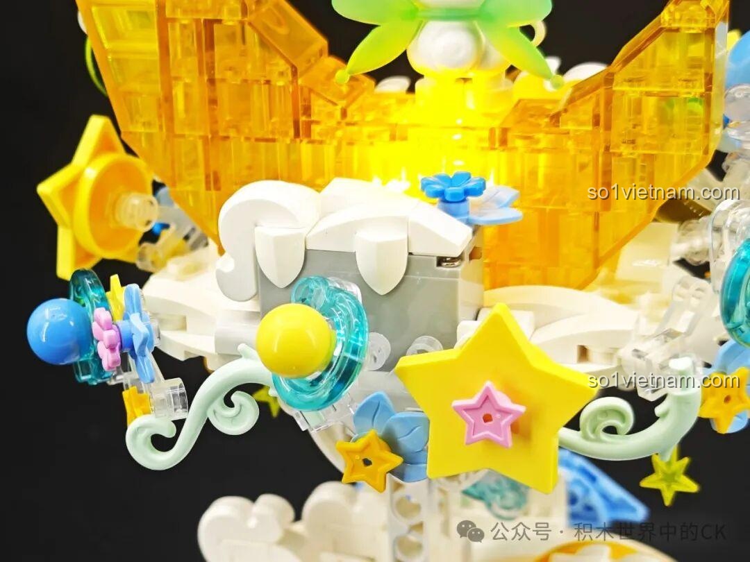 Mô hình bộ lắp ráp TOP TOY Sanrio Secret Garden Cinnamoroll khi bật đèn