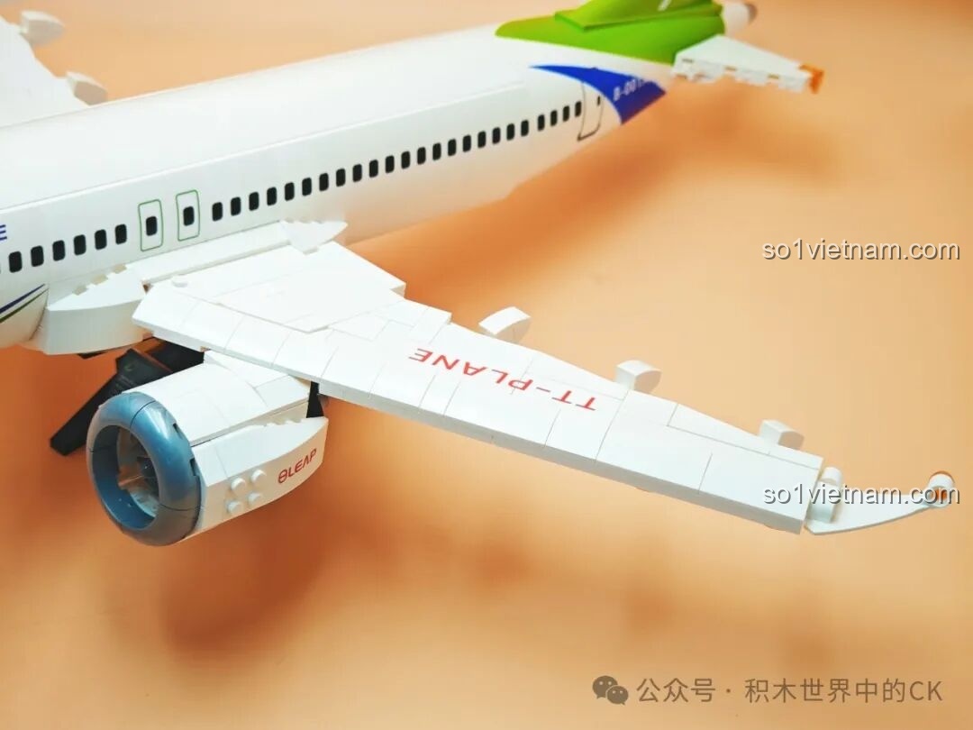 Chi tiết cánh phụ (flap) của mô hình TOP TOY TC1210 Máy bay chở khách C919, thể hiện cơ chế hoạt động.