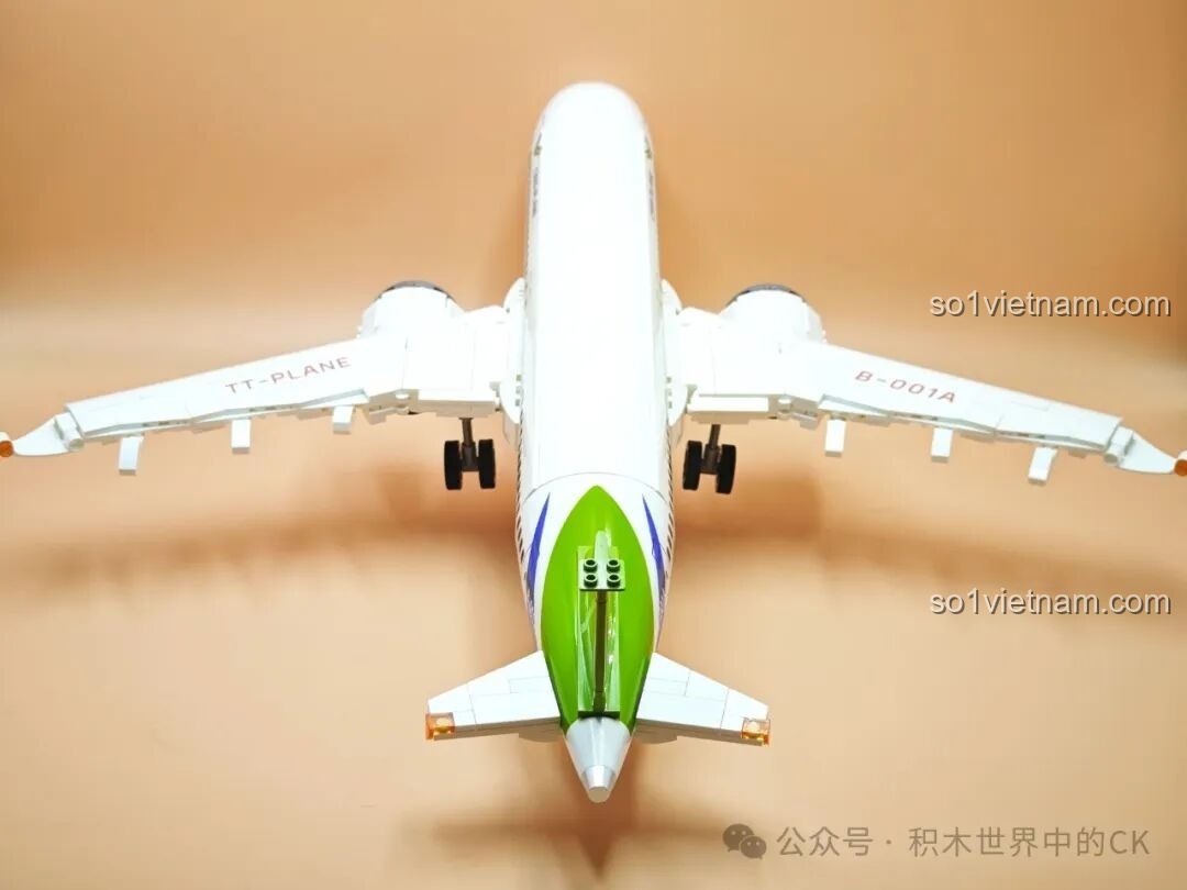 Mô hình TOP TOY TC1210 Máy bay chở khách C919 hoàn chỉnh nhìn từ trên xuống, thể hiện tổng thể cánh và thân.