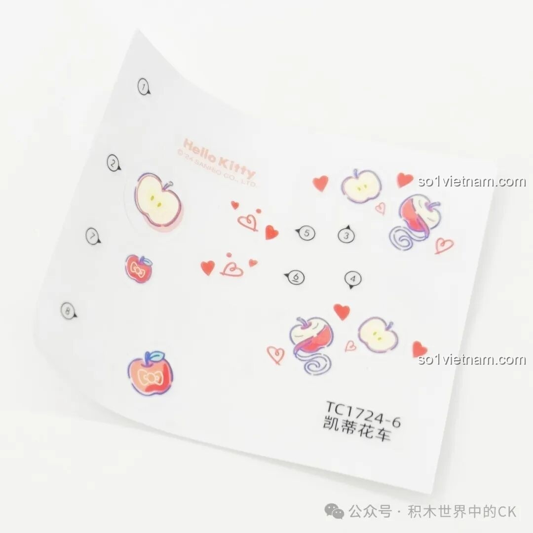 Tờ sticker trang trí xe Hello Kitty với hình quả táo và trái tim, thuộc bộ TOP TOY TC1724.