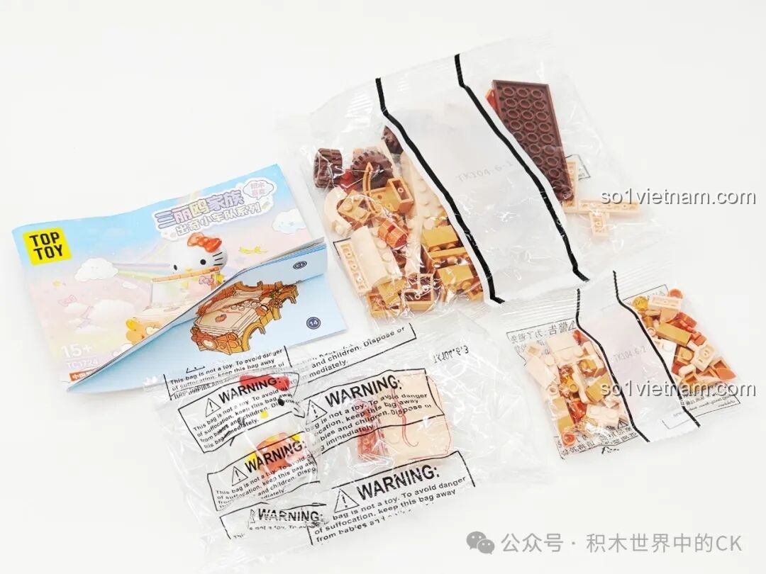 Túi mảnh ghép và sách hướng dẫn lắp ráp xe mui trần Hello Kitty trong bộ TOP TOY TC1724 Sanrio Characters.