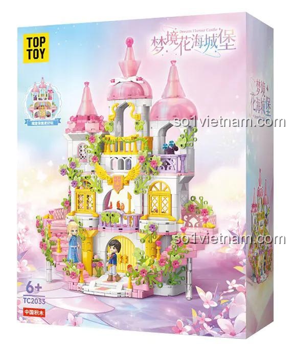 Hộp sản phẩm Lâu Đài Hoa Mộng Mơ TC2033 của TOP TOY, bộ đồ chơi lắp ghép cho bé gái 6 tuổi, thiết kế lâu đài cổ tích màu hồng với nhiều chi tiết hoa lá, có 2 minifigures, kích thước hộp 29x10.8x36cm