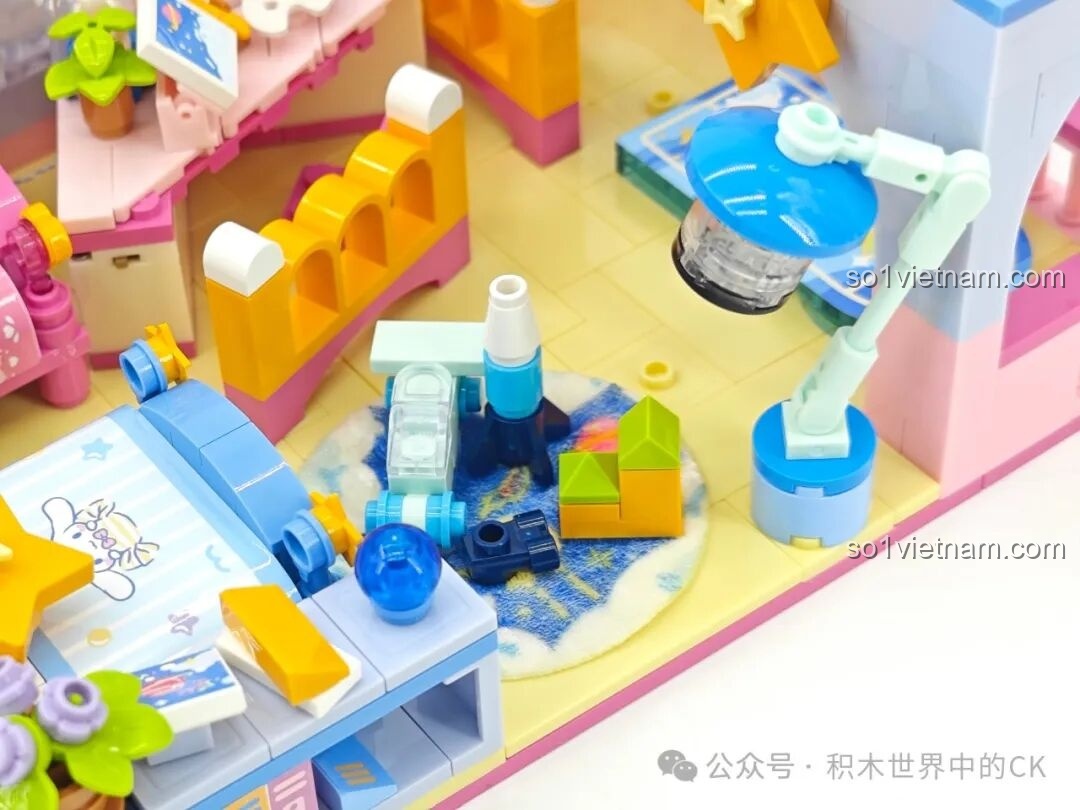 Chi tiết đèn bàn trong mô hình TOP TOY TC2069