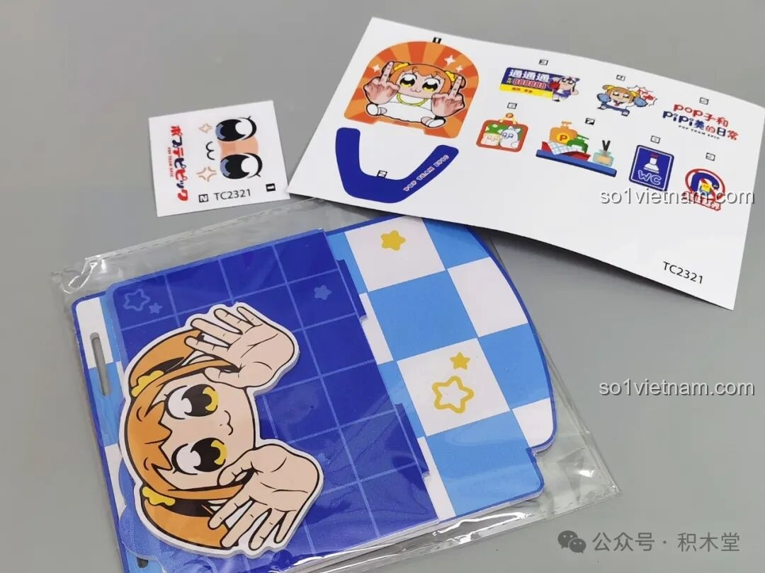 Nhân vật Pipi美 và Pop子 ngồi trên xe đẩy TOP TOY.