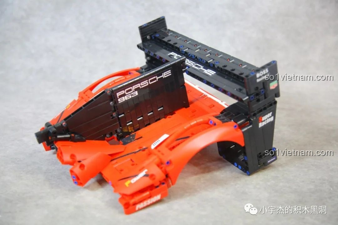 Nhìn từ trên xuống chi tiết thân xe Porsche 963 GULY