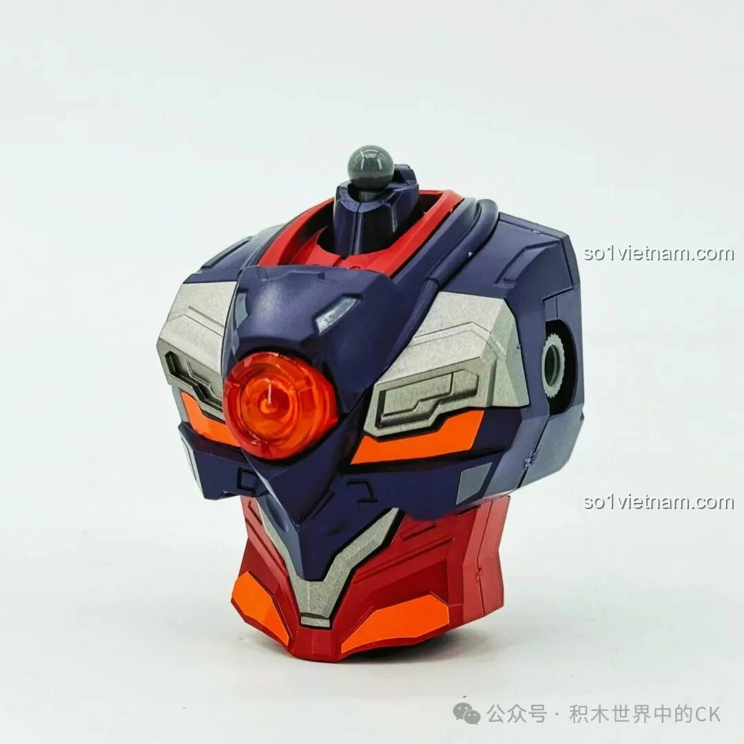 Phần thân trên của mô hình Keeppley 78031 Lữ Bố Mạt Nhật đang được lắp ráp, cho thấy cấu trúc bên trong và các mảnh giáp đầu tiên, là bước quan trọng trong quá trình lắp ráp robot Vương Giả Vinh Diệu.